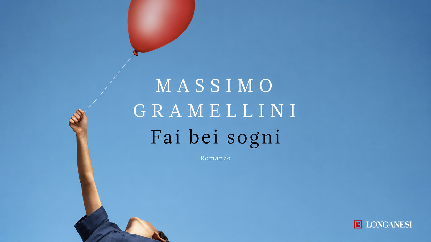 Un ragazzo visto dal basso alza il braccio verso un palloncino rosso che vola nel cielo azzurro, con il titolo “Fai bei sogni” e il nome di Massimo Gramellini al centro dell’immagine.