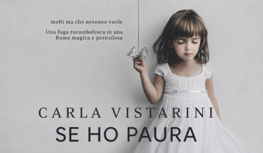 Una bambina con gli occhi chiusi indossa un vestito bianco e tiene una farfalla in mano davanti a uno sfondo chiaro minimalista, con il titolo “Se ho paura” e il nome di Carla Vistarini nella parte inferiore dell’immagine.