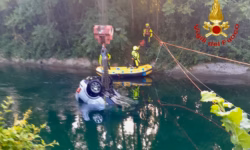 Auto nel canale a senago