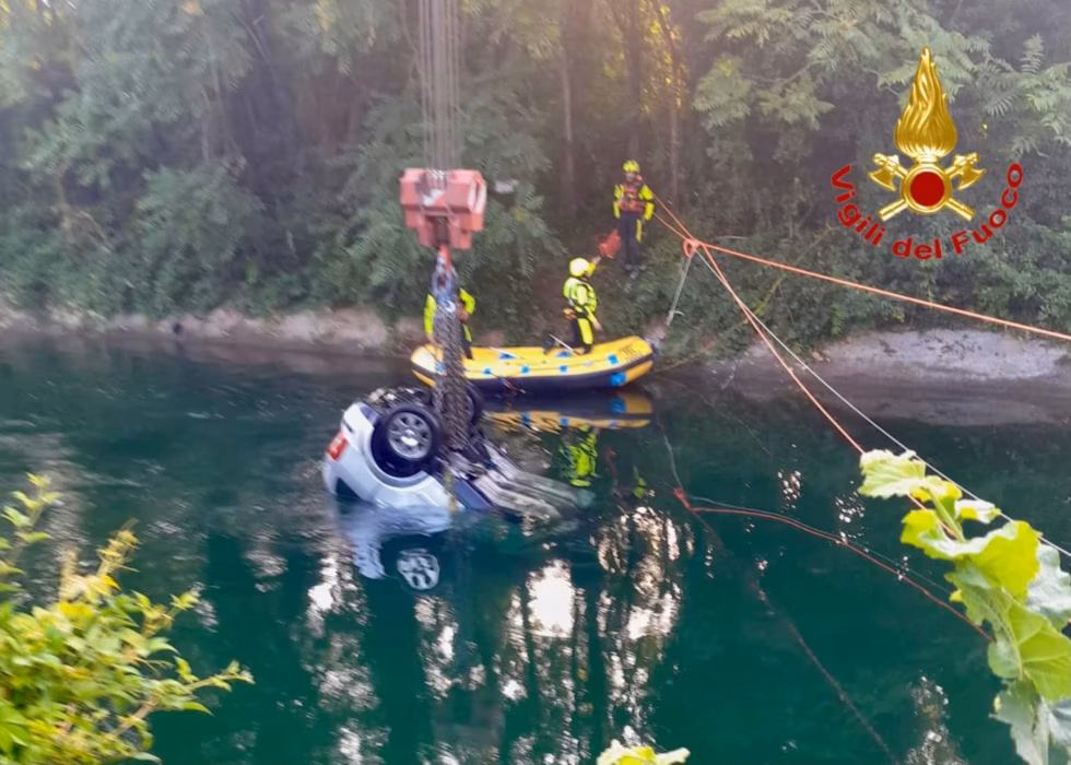 Auto nel canale a senago