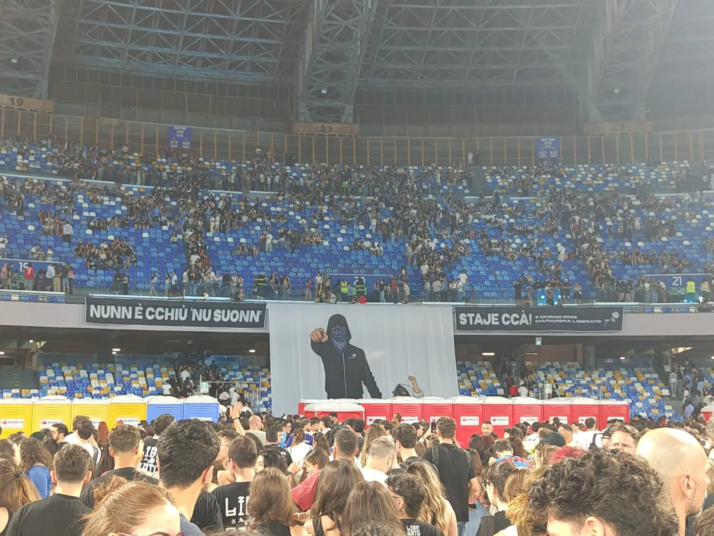 Striscione per liberato allo stadio maradona