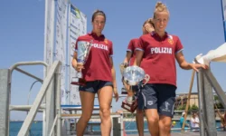 traversata dello stretto il podio assoluto femminile la vincitrice taddeucci davanti a giulia gabrielleschi e sofie callo